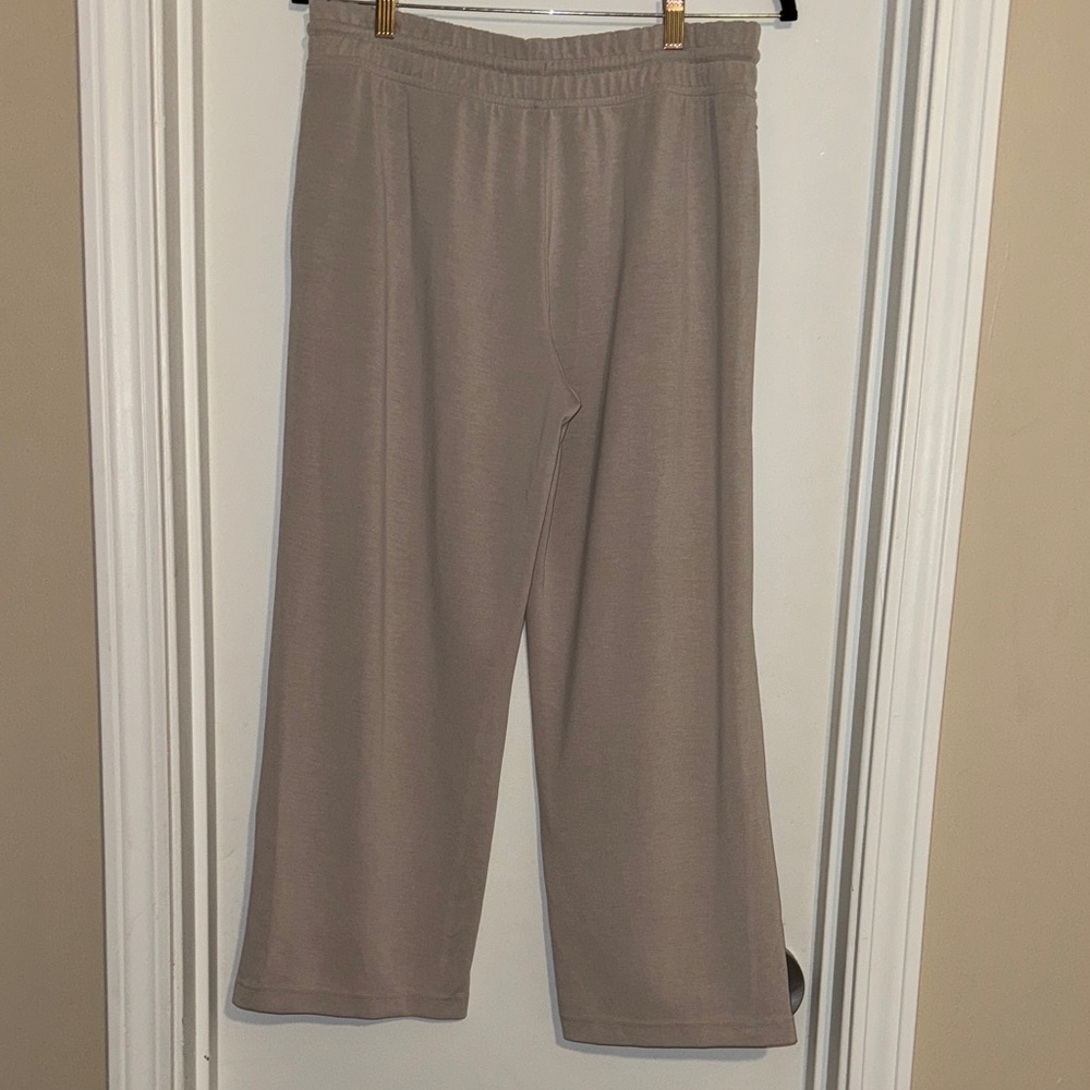 Athleta Seasoft Mid Rise Straight Crop Pants Sz M - Picture 7 of 11